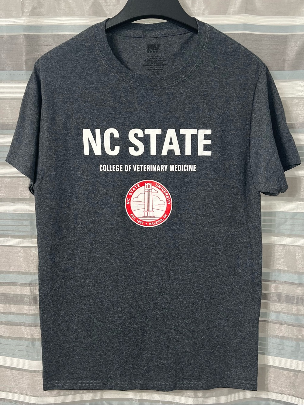 NC State University College of Veterinary Medicine Men’s Gray Graphic Tee